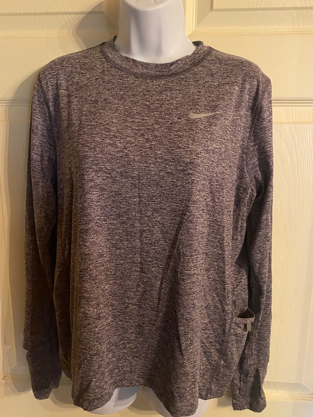 Nike women’s med Long Sleeve Heathered Dark Gray Performance Tee